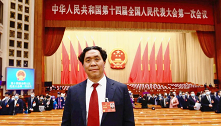 全國(guó)人(rén)大(dà)代表孔相(xiàng)卿：窯火(huǒ)不(bù)熄 初心不(bù)改